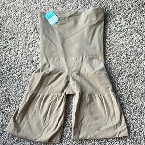 Spanx women’s 1X slimming undergarment